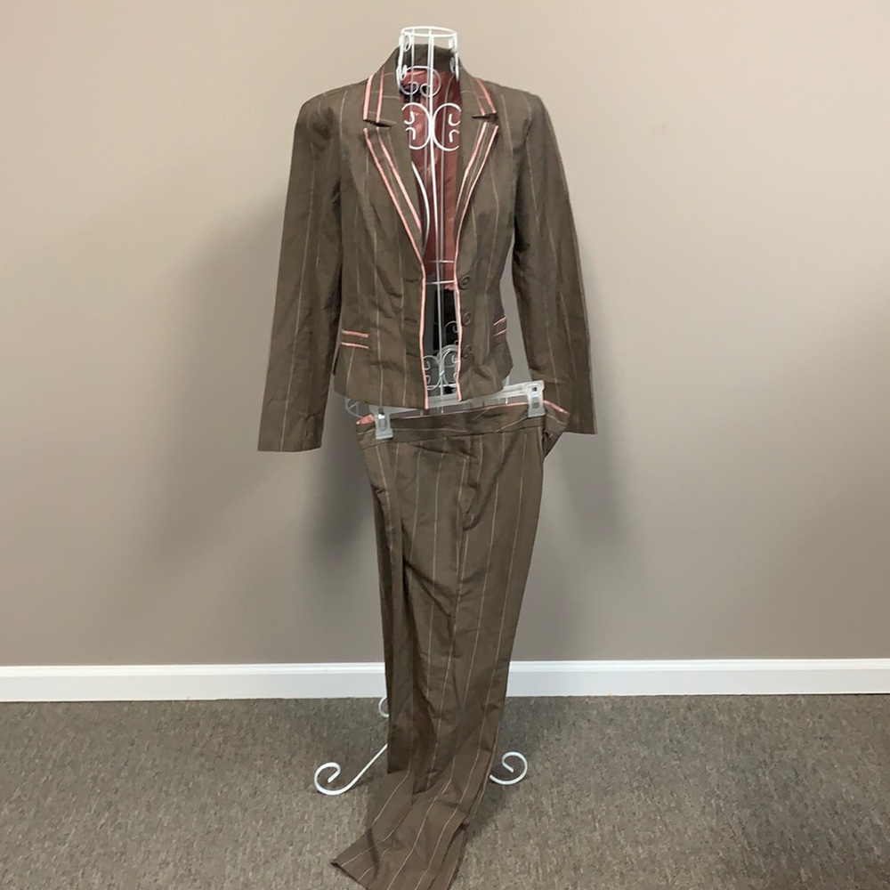 Pant suit